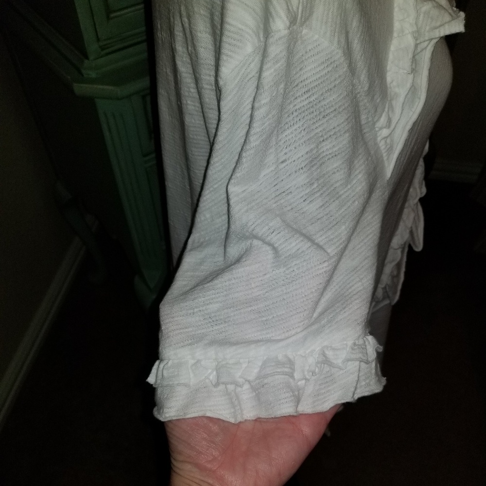 🌺Ruffled Front Lane Bryant Tee - Picture 3 of 5